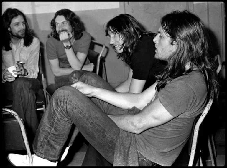 Σχεδόν μισό αιώνα μετά - Dark Side Of The Moon - Pink Floyd