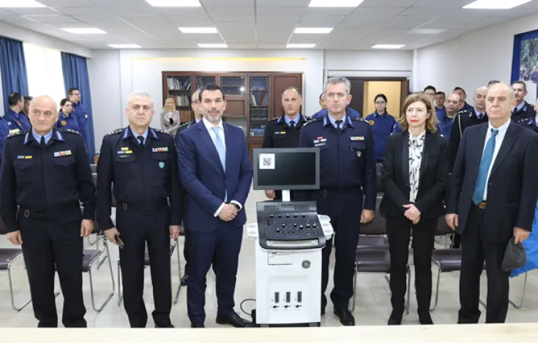 από αριστερά: Διοικητής Περιφερειακής Πυροσβεστικής Διοίκησης Κεντρικής Μακεδονίας Αρχιπύραρχος Ιωάννης Στεργιούλας, Συντονιστής Επιχειρήσεων Κεντρικής και Ανατολικής Μακεδονίας και Θράκης Υποστράτηγος Π.Σ. Θεόδωρος Κοσμίδης, Γιώργος Ζέρδιλας Γενικός Διευθυντής Ομίλου Ιατρικού Αθηνών, Γενικός Επιθεωρητής Βορείου Ελλάδος Αντιστράτηγος Π.Σ. Ευάγγελος Φαλάρας, Φωτεινή Οφείδου Οικονομική Διευθύντρια, Αναπληρώτρια Γενική Διευθύντρια Ιατρικού Διαβαλκανικού Θεσσαλονίκης, Άγγελος Περιλής Διοικητικός Διευθυντής Ιατρικού Διαβαλκανικού Θεσσαλονίκης από αριστερά: Διοικητής Περιφερειακής Πυροσβεστικής Διοίκησης Κεντρικής Μακεδονίας Αρχιπύραρχος Ιωάννης Στεργιούλας, Συντονιστής Επιχειρήσεων Κεντρικής και Ανατολικής Μακεδονίας και Θράκης Υποστράτηγος Π.Σ. Θεόδωρος Κοσμίδης, Γιώργος Ζέρδιλας Γενικός Διευθυντής Ομίλου Ιατρικού Αθηνών, Γενικός Επιθεωρητής Βορείου Ελλάδος Αντιστράτηγος Π.Σ. Ευάγγελος Φαλάρας, Φωτεινή Οφείδου Οικονομική Διευθύντρια, Αναπληρώτρια Γενική Διευθύντρια Ιατρικού Διαβαλκανικού Θεσσαλονίκης, Άγγελος Περιλής Διοικητικός Διευθυντής Ιατρ