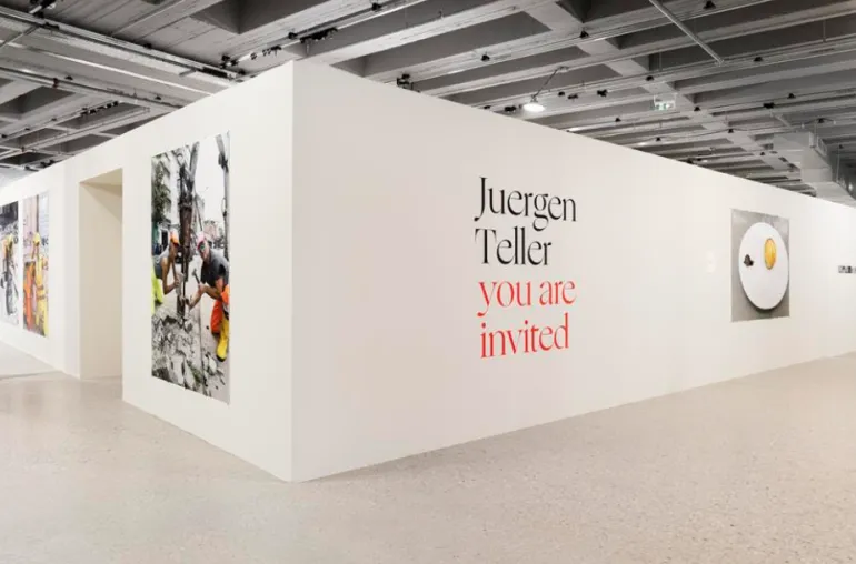 Στέγη Ιδρύματος Ωνάση: Τελευταία ευκαιρία να δούμε την έκθεση you are invited του Juergen Teller
