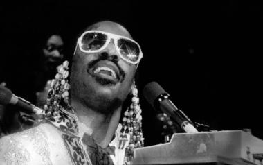 Τα Νο 1 σε Αγγλία, ΗΠΑ για το 1977, Ιανουάριος, Φεβρουάριος