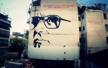 Ο Ενιο Μορικόνε σε... πολυκατοικία της Λάρισας