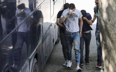 Αγνοια, αλκοόλ και...εφηβεία επικαλέστηκαν οι συλληφθέντες για την επίθεση στον Γ. Μπουτάρη, οι ποινές