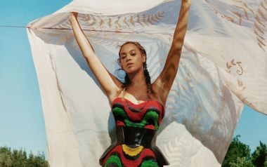 Η Μπιγιονσέ ποζάρει για τη Vogue, δείχνει «υπεράνω σώματος» και αποκαλύπτει πράγματα για την καταγωγή της