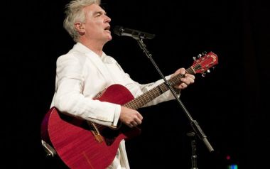 Ο David Byrne δωρίζει 224 βιβλία για την μουσική από την προσωπική του βιβλιοθήκη...
