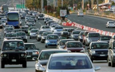 Μειώνονται τα τέλη κυκλοφορίας στα παλιά ΙΧ και αυξάνονται στα νεότερα