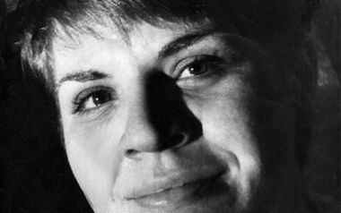 Σώτια Τσώτου: Βραδιάζει πάλι σήμερα βραδιάζει κι έρχεται η ώρα η δικιά μου...