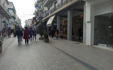 1142 κρούσματα, 466 διασωληνωμένοι- 53 νεκροί, αυξάνονται οι νεκροί και οι θυμωμένοι