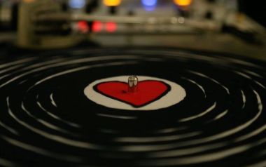 Μισούμε το μίσος, αλλά αυτό μας αγαπάει