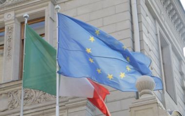 SPIEGEL: «Αν η Ελλάδα ήταν ο εκρηκτικός μηχανισμός, η Ιταλία είναι η πυρηνική βόμβα»