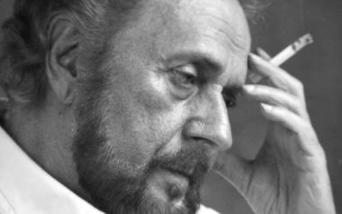 Γιάννης Ρίτσος: Ζει η απουσία λοιπόν, μαζί μας ή και μόνη της...