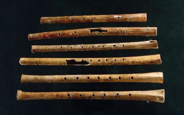 Ακούστε το παλαιότερο μουσικό όργανο στον πλανήτη, 1 φλάουτο 9.000 ετών