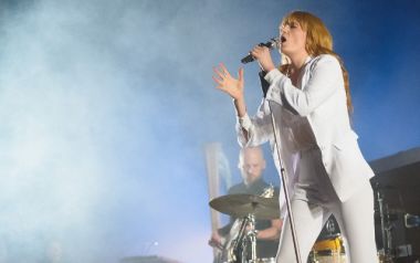 Έσπασε το πόδι της στο Coachella η Florence