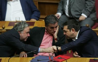 Όλες οι  διαπραγματεύσεις με την τρόικα σε 7 τραγούδια