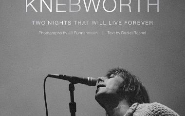 Τον Αύγουστο θα κυκλοφορήσει ένα βιβλίο που θα τιμήσει ένα από τα σημαντικότερα συγκροτήματα της Βρετανίας, τους Oasis