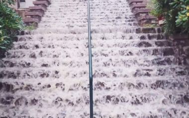 Σοβαρά προβλήματα από την ισχυρή καταιγίδα στη Θεσσαλονίκη 