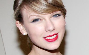 Η Taylor Swift ποζάρει για το τεύχος Μαΐου του περιοδικού Vogue 