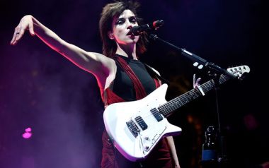 Μετά την Madonna & τον Edge, έπεσε & η St. Vincent