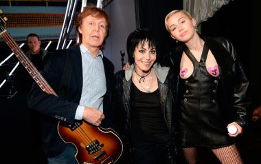 Miley Cyrus: Το στήθος μου έκανε τον Paul McCartney να "νιώσει αμήχανα"...