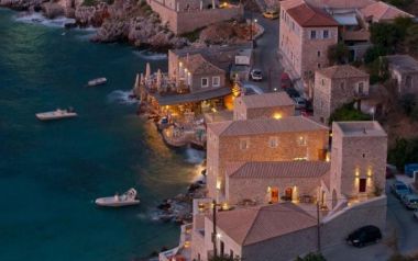 Η διαφήμιση του iphone 7 μας στέλνει στην Χονολουλού μέσω Μάνης