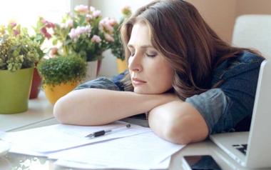 Ποιες είναι οι 4 πιο κοινές αιτίες που είμαστε συνέχεια κουρασμένοι; 