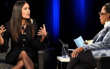 Salma Hayek: «Ο Weinstein απείλησε να με σκοτώσει αν δεν έπεφτα μαζί του στο κρεβάτι»