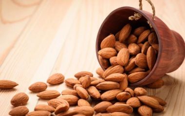Αυτό θα συμβεί στο σώμα σας εάν τρώτε 12 αμύγδαλα κάθε μέρα