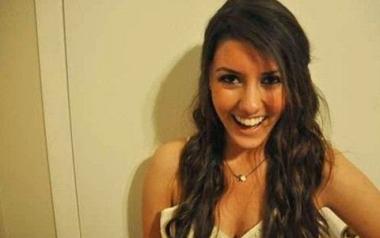 "Είμαι 25 ετών,όμορφη και ψάχνω πλούσιο γαμπρό''