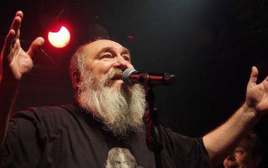 «Κάνε μας πλάκα και ξύπνα»: Το Twitter αποχαιρετά τον Τζίμη Πανούση