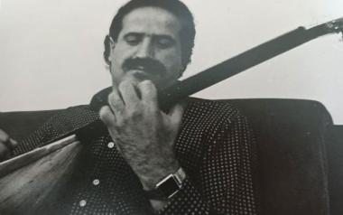 Μπάμπης Γκολές: Η διαδρομή του από την Πάτρα στην Αθήνα, η ρεμπέτικη φωνή του και τα λαϊκά τραγούδια του