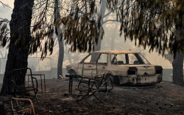 Συγκινεί η ιστορία της μητέρας που έχασε τα πάντα στην πυρκαγιά