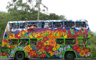 Αυτή είναι η αληθινή ιστορία του Magic Bus που έγινε τραγούδι από τις Τρύπες... 