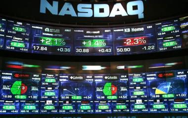 Νέα ρεκόρ για S&P και Nasdaq, στην Ελλάδα καλά πάνε μόνο τα επιδόματα και οι αυξήσεις κεφαλαίου των τραπεζών