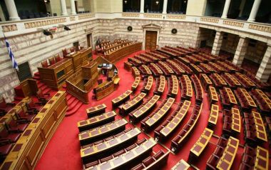 Πρώην βουλευτές αξιώνουν αναδρομικά, πάνω απ' όλα η τσέπη τους 