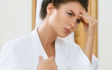 Πόνος στο στήθος & πονοκέφαλος: Ποιες παθήσεις μαρτυρά το ντουέτο των συμπτωμάτων