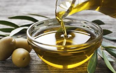 Γιατί πρέπει να καταναλώνουμε μία κουταλιά ελαιόλαδο καθημερινά;