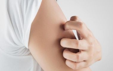 6 κόλπα για να μην σας «τρώνε» τα τσιμπήματα από τα Κουνούπια...