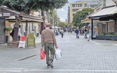 Έτσι πρέπει να δουλεύει η αγορά ή με προσλήψεις στο δημόσιο;