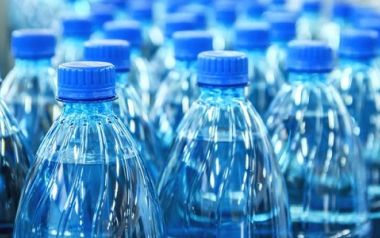 Το Ευρωπαϊκό Κοινοβούλιο καταργεί τα πλαστικά μπουκάλια νερού