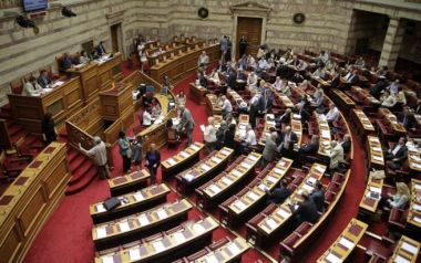 Τέρμα οι κόκκινες γραμμές, στήριξη τώρα στις μαύρες 