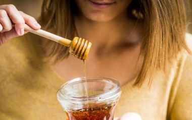 5 πράγματα που θα συμβούν στο σώμα σου εάν αρχίσεις να τρως μέλι κάθε μέρα