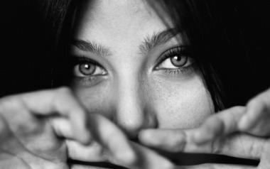 Την επόμενη φορά, μην ξεχάσεις να πλύνεις τα χέρια σου πριν αγγίξεις ψυχές και συναισθήματα..