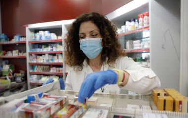 Υποχρεωτική χρήση μάσκας: Πόσα λεφτά χρειάζεται μηνιαίως μία οικογένεια