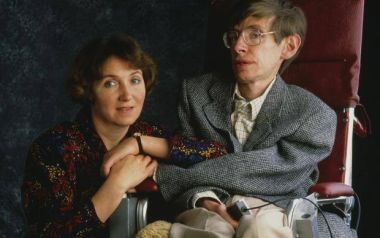 Stephen Hawking: Η απίστευτη ζωή του «πιο φωτεινού αστεριού» της σύγχρονης κοσμολογίας