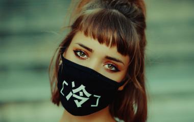 Βάλε μάσκα, ρε... Τι σου ζητάνε;