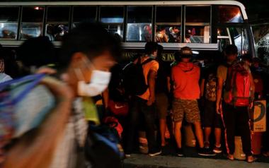 Φιλιππίνες: Πέθανε περιμένοντας το λεωφορείο που δεν ερχόταν λόγω πανδημίας