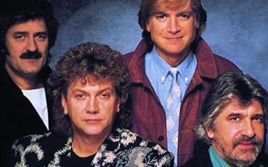 Περισσότερα αγαπημένα τραγούδια σε medley  