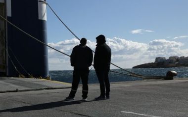 Δεμένα τα πλοία στα λιμάνια Πειραιά, Ραφήνας και Λαυρίου