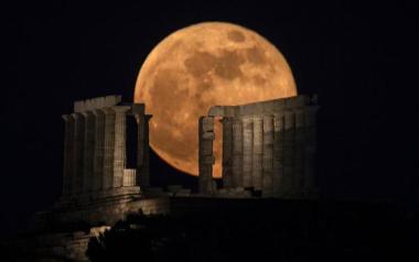 Μαγικές εικόνες από την υπερπανσέληνο 