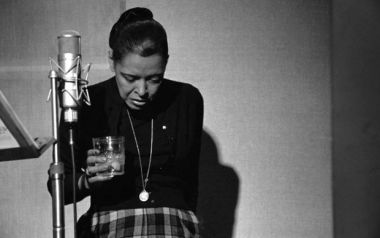Σπάνια συνέντευξη της Billie Holiday δεν είχε κυκλοφορήσει επειδή ήταν μεθυσμένη...