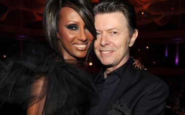 Η Lexi, κόρη του David Bowie, αφιερώνει τατουάζ στον πατέρα της